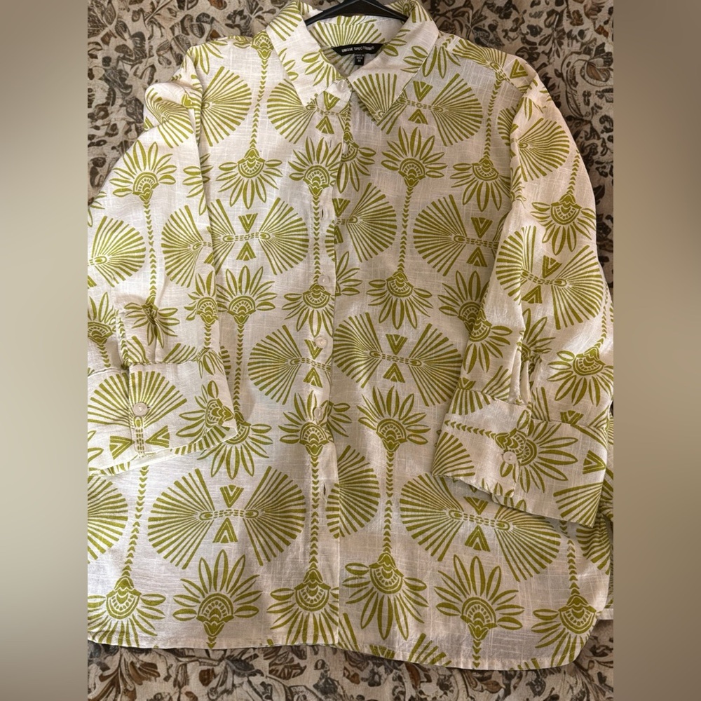 Unique Spectrum Green Floral Button Down Shirt